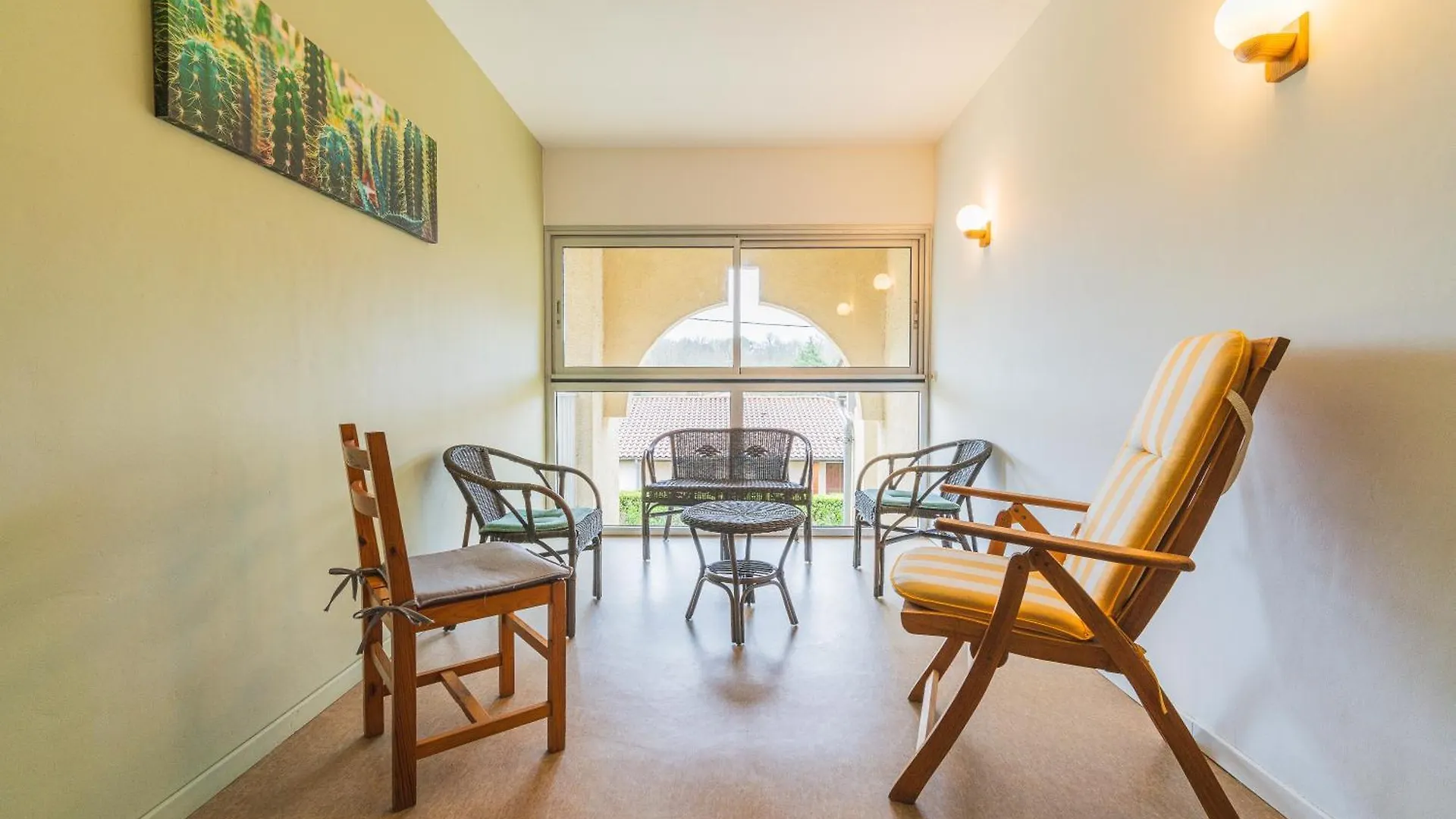 Les Mimosas - App 03 - Appartement Cosy Rdc Cazaubon 0*,  França